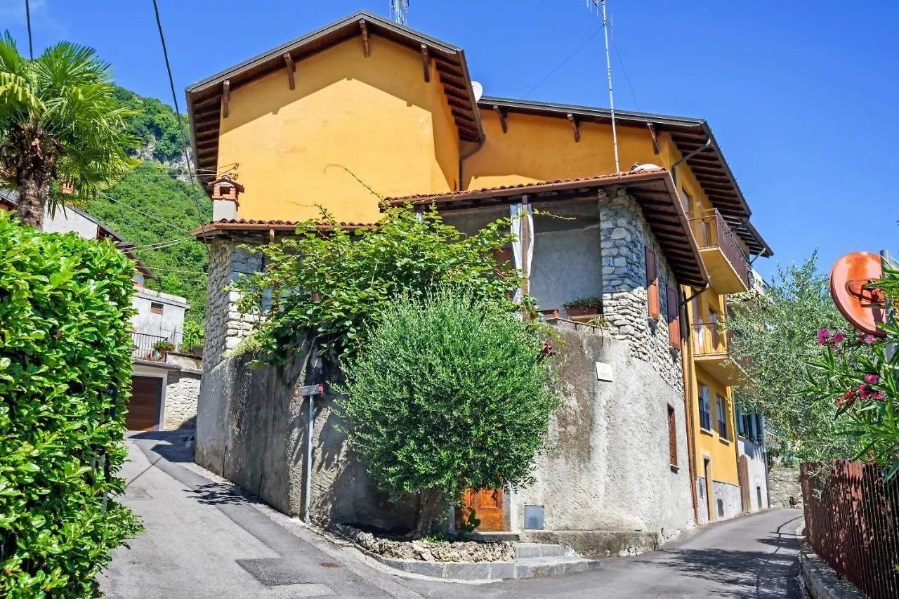 Casa Carla - Cozy Apartment With Garden -8 Km To Bellagio! Oliveto Lario 0*,  Italy